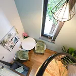 A104 Bright Modern Loft