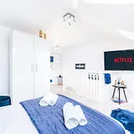 Luxury Hideaway, City Centre,Parking,Netflix Sleeps 3