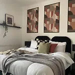 Coventry Lovely House, Sleeps 4, By Empower Homes