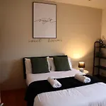 Cosy 5Bed 2Bath Well Equipped House In Coventry City Near Amenties Makes Great Digs, Wi-Fi, On Street Parking, Smart Tvs In Rooms, Coop Shop 2Mins Walk