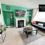 Cosy 2-Bedroom House, Walking Distance Cbs, Ideal For Contractors-Business Stays