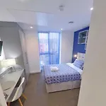 Signature House - Contemporary Studios In Coventry City Centre, Free Parking, By Covstays
