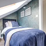 Central Coventry Gem: Walk To Attractions Sleeps 9
