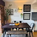 Homely And Charming 2 Bedroom Sleeps 6 W Balcony