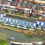 Luxury Waterfront Property With Free Parking