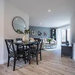 Close To Warwick University - Clover Way By Ty Sa
