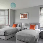 4 Bedroom House Coventry Sleep 7