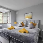 4 Bedroom House Coventry Sleep 7