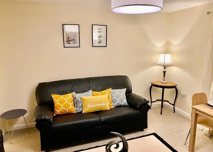 Superior Two-Bed Apartment With Free Parking, Cv1 Coventry