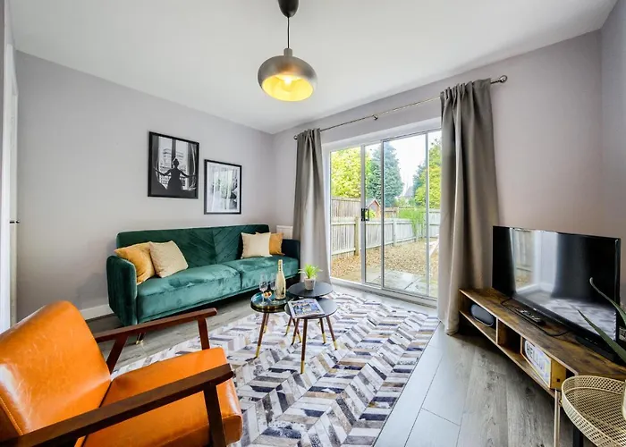 Coventry Contemporary House, M6, Cbs Arena - Ricoh, Private Parking, Sleeps 5, By Empower Homes