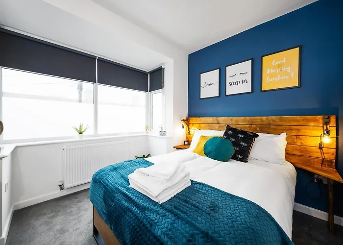 7 Bedroom House Ensuite Rooms, Fully Equipped Kitchen, Free Wifi, Tvs In All Rooms City Centre Close To A46 Inspire Homes