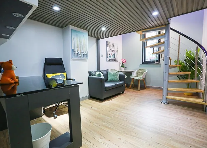 B103 Urban Oasis Loft