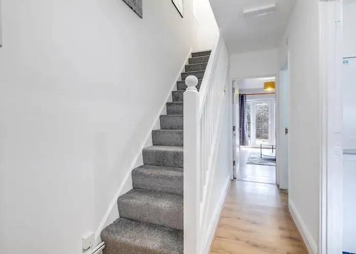 Cosy 3 Bedrooms House With A Driveway Close To Coventry Town Centre And University