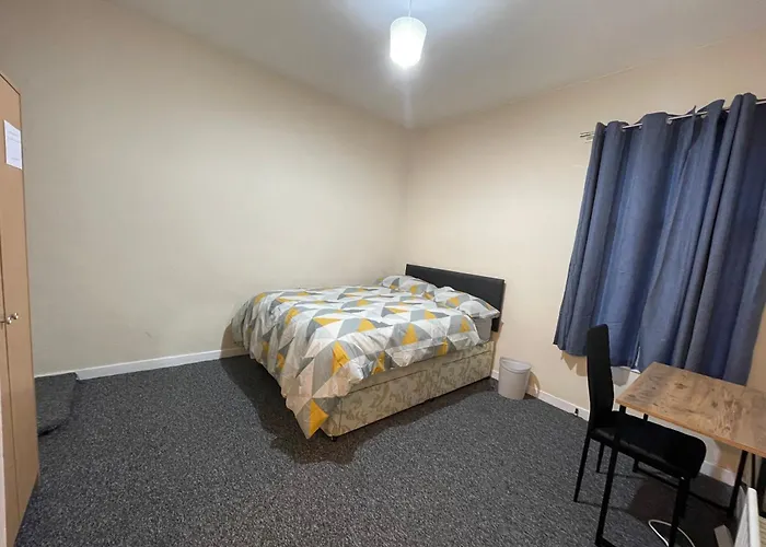 Private Double Rooms Near City Centre, Coventry With Free Parking/Wifi
