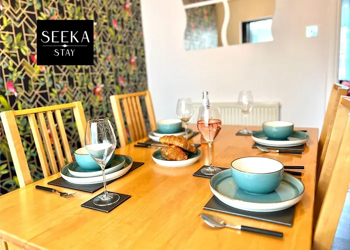 Cosy 2-Bedroom House, Walking Distance Cbs, Ideal For Contractors-Business Stays