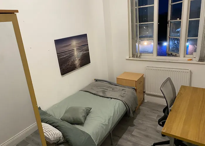 Single Room In Cv1 Fargo Village Room With Shared Bathroom