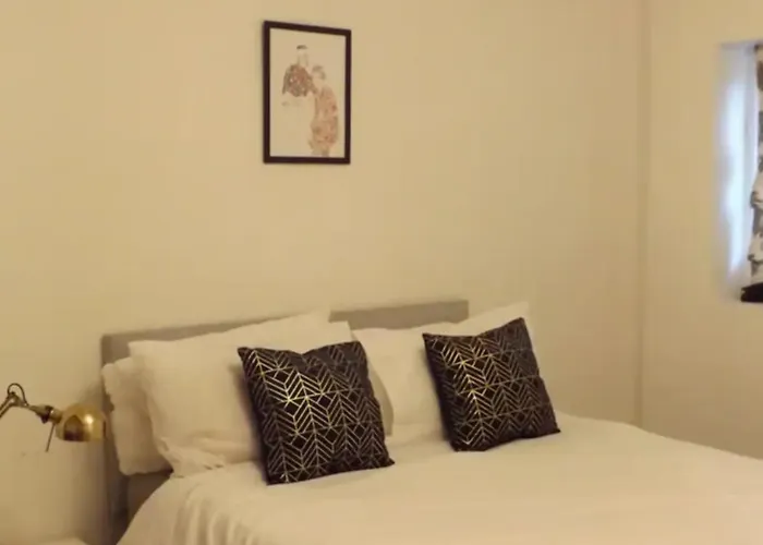 Room In Guest Room - Large Comfortable Room Coventry