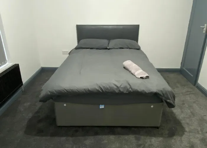 Room In Guest Room - Comfortable Room Near Coventry City Centre