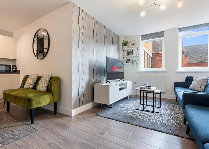 Opk Suites - Stylish City Centre 1 Bed Apartment, Near Train Station, Free Parking Netflix, Sleeps 4