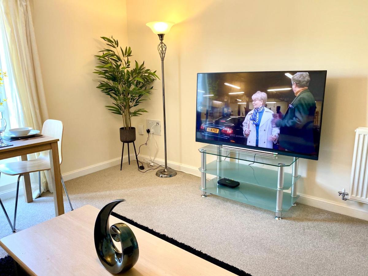 Apartment Superior Two-bed With Free Parking, Cv1