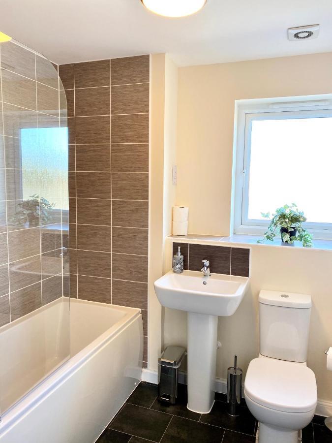 Apartment Superior Two-bed With Free Parking, Cv1