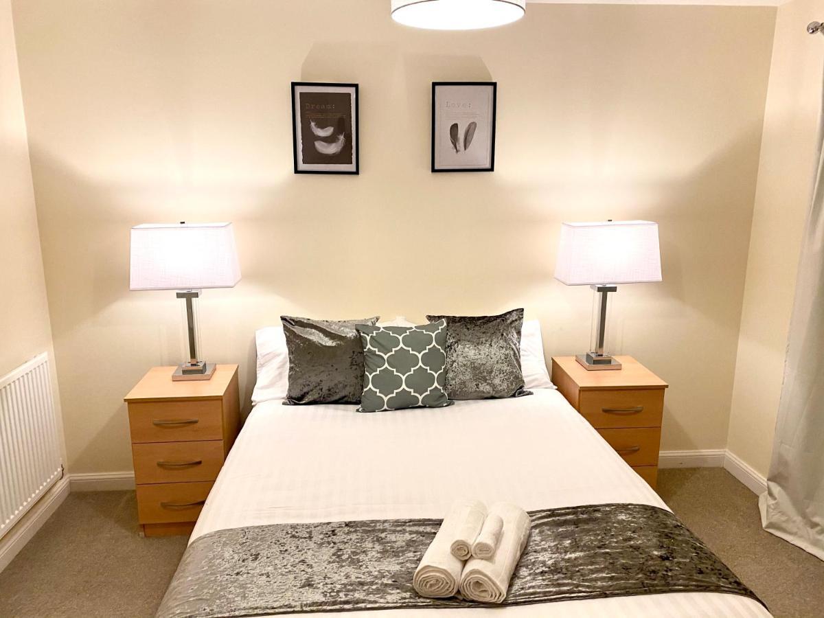 Apartment Superior Two-bed With Free Parking, Cv1