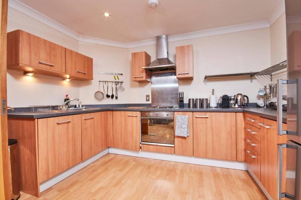 Luxury 2 Bed Central Location Sleeps 5
