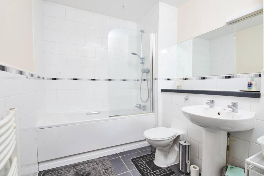 Luxury 2 Bed Central Location Sleeps 5 * Coventry