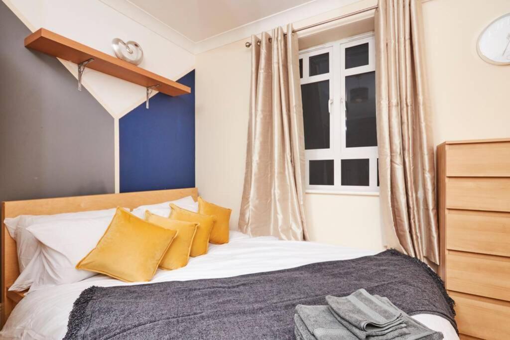 Luxury 2 Bed Central Location Sleeps 5 Coventry