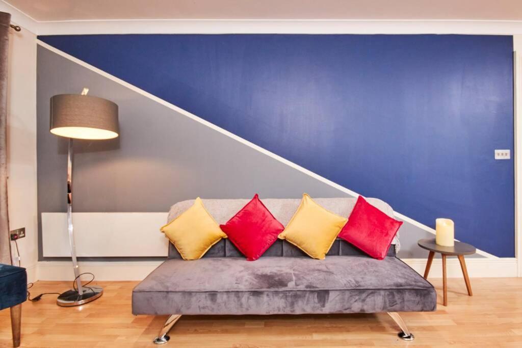 Luxury 2 Bed Central Location Sleeps 5 Apartment Coventry