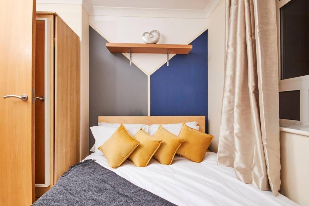 Luxury 2 Bed Central Location Sleeps 5 Coventry