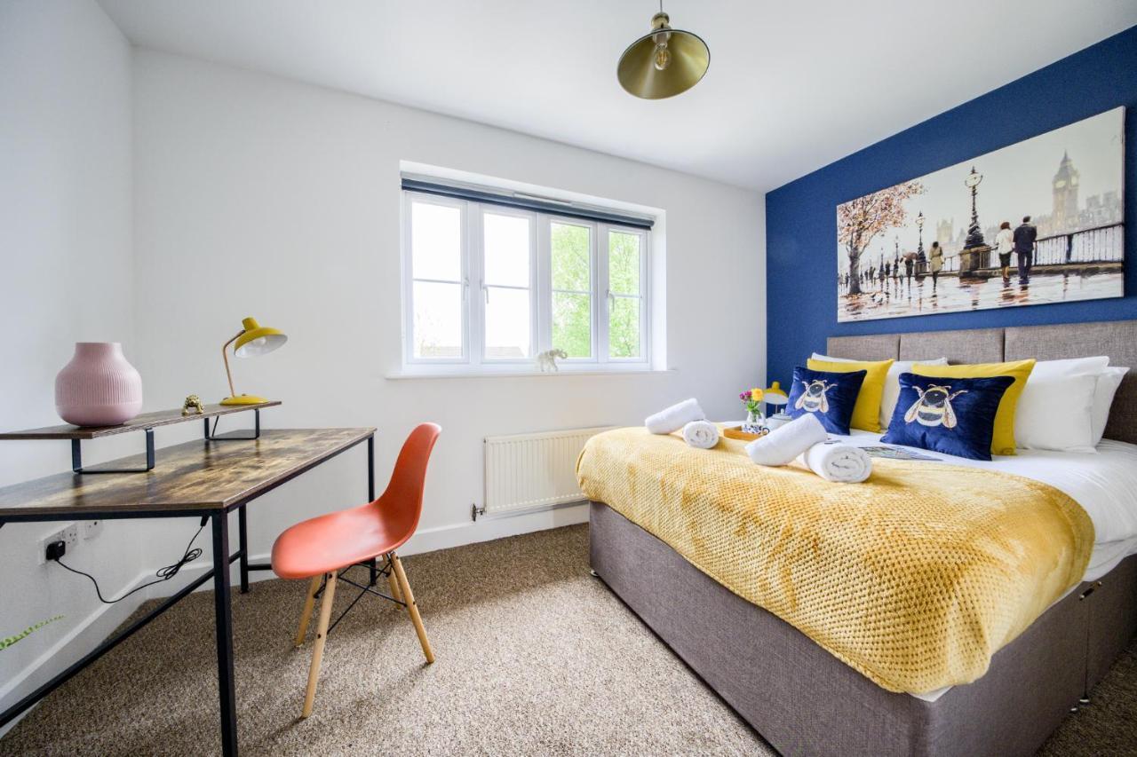 Casa de férias Contemporary House, M6, Cbs Arena - Ricoh, Private Parking, Sleeps 5, By Empower Homes *