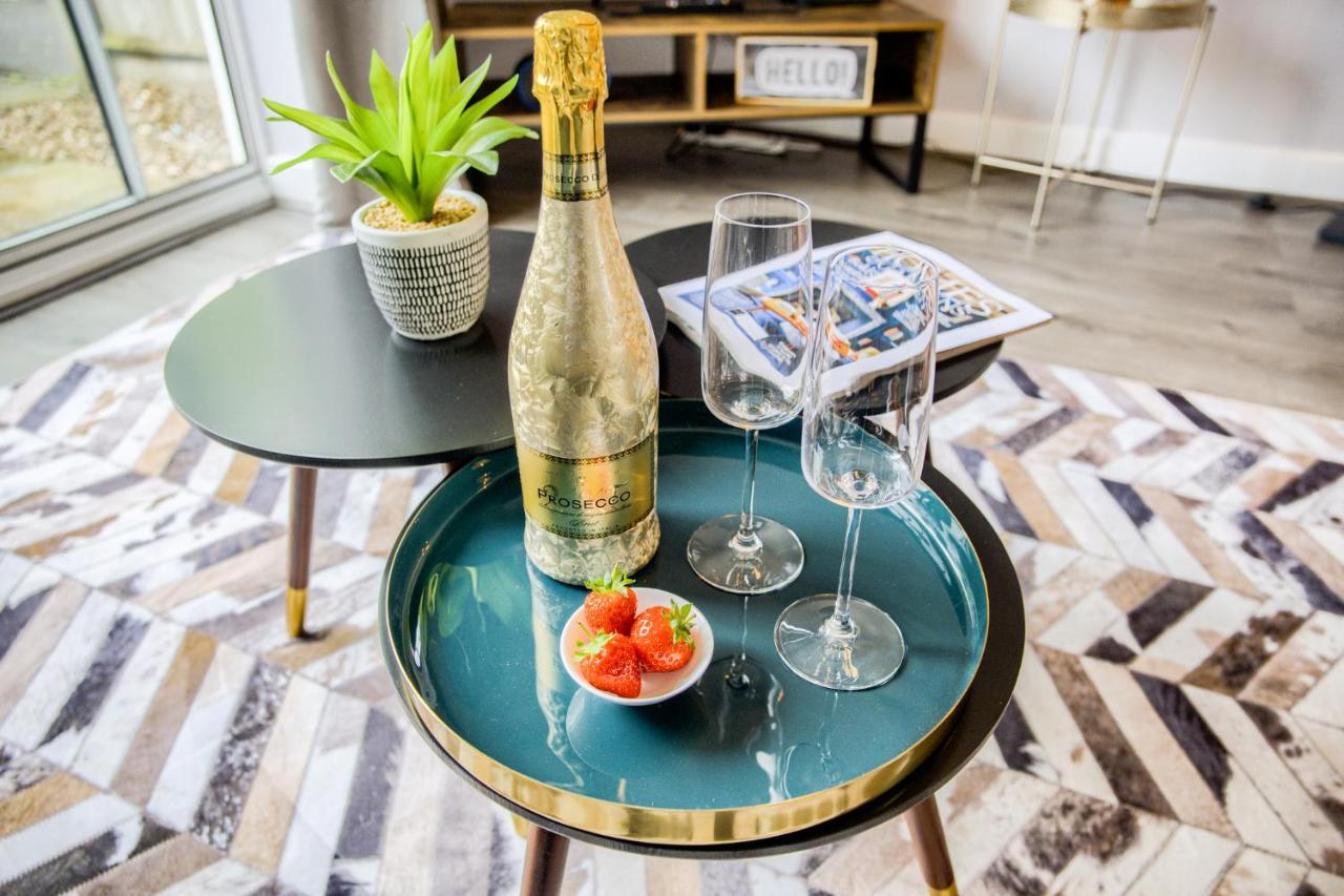 Contemporary House, M6, Cbs Arena - Ricoh, Private Parking, Sleeps 5, By Empower Homes *