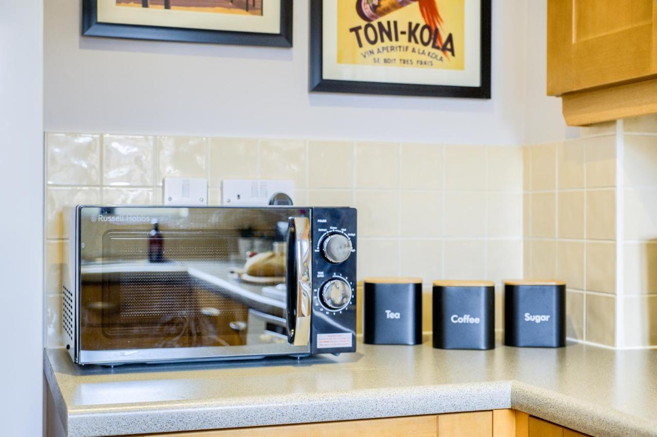 Contemporary House, M6, Cbs Arena - Ricoh, Private Parking, Sleeps 5, By Empower Homes