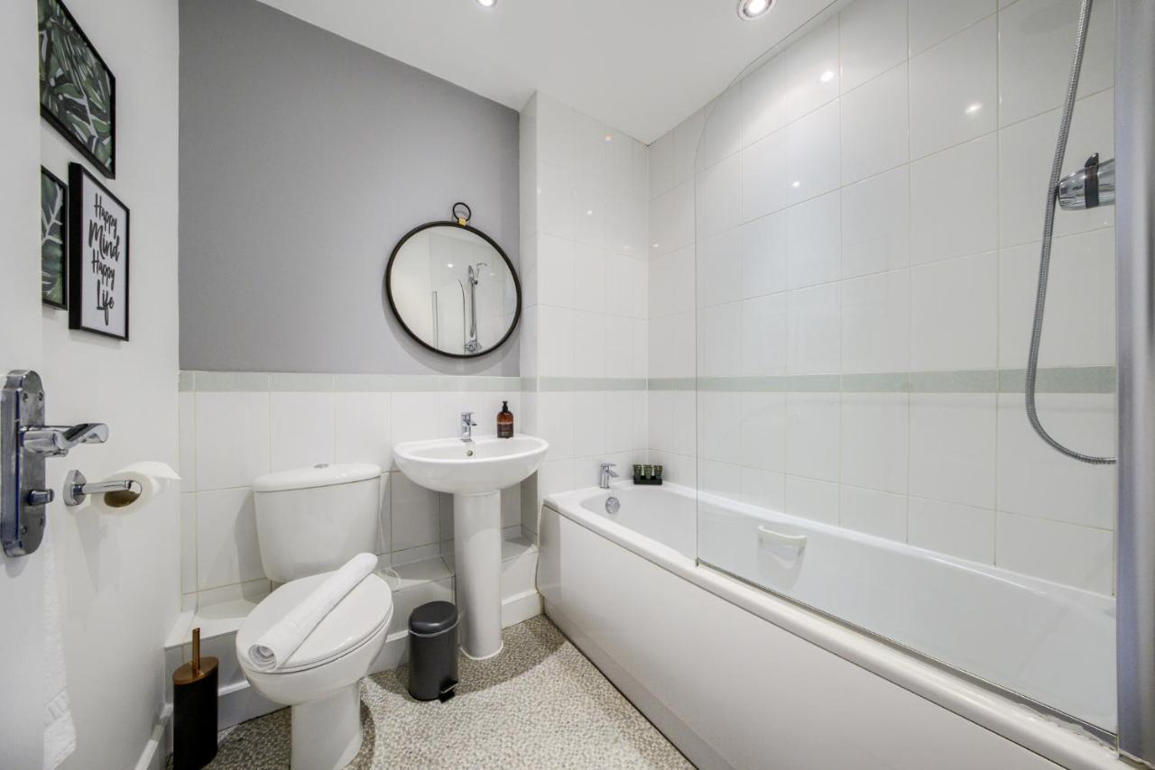Contemporary House, M6, Cbs Arena - Ricoh, Private Parking, Sleeps 5, By Empower Homes *