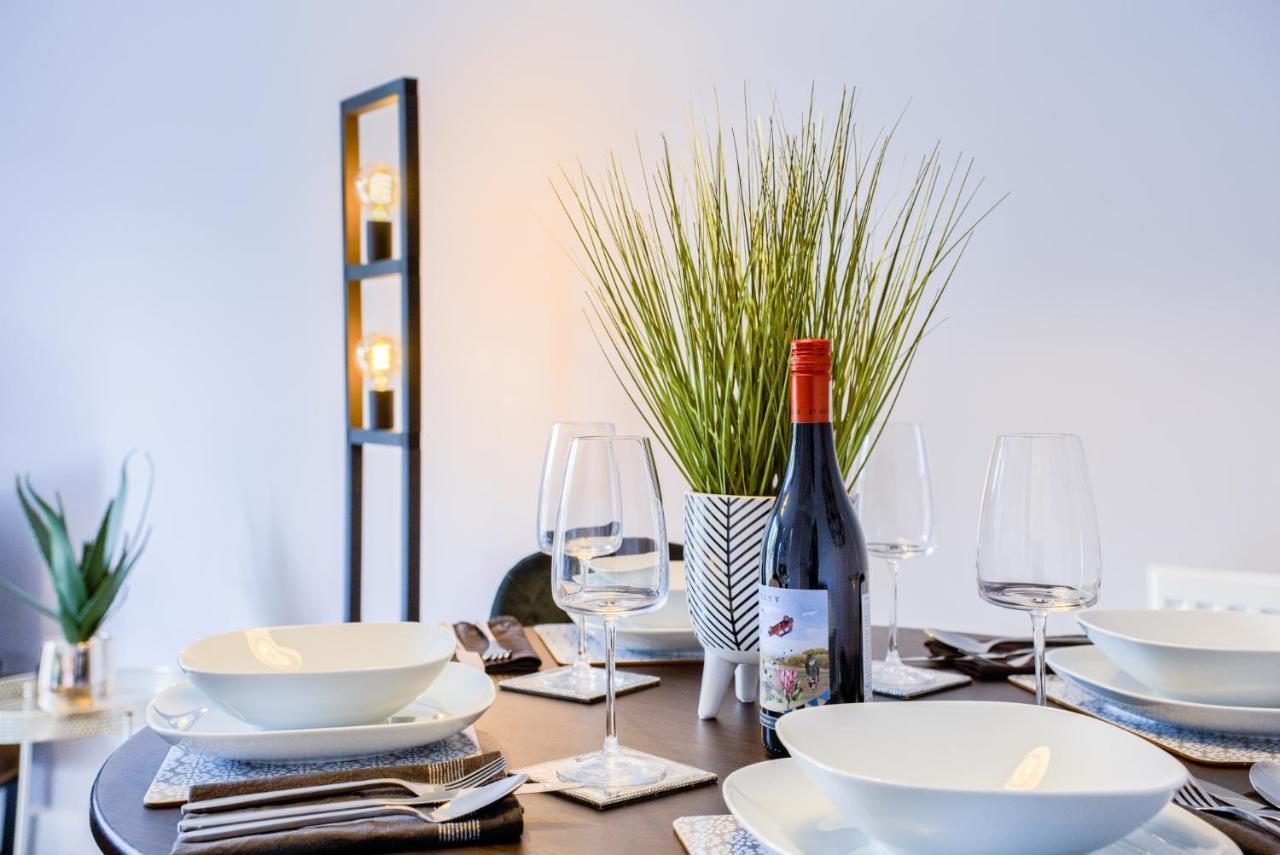 Contemporary House, M6, Cbs Arena - Ricoh, Private Parking, Sleeps 5, By Empower Homes * Coventry