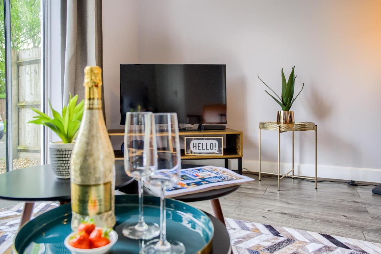 Casa de férias Contemporary House, M6, Cbs Arena - Ricoh, Private Parking, Sleeps 5, By Empower Homes *