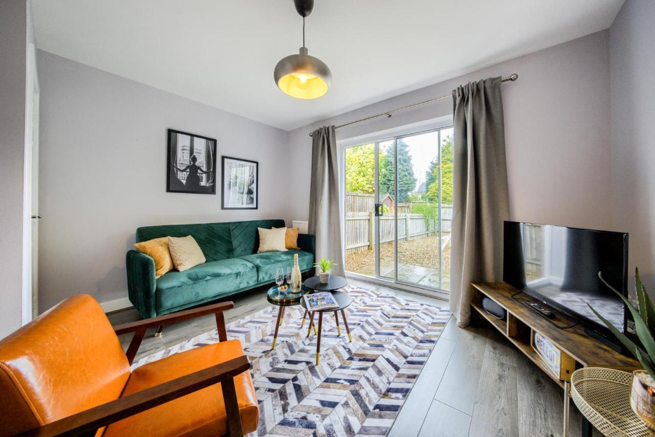 Contemporary House, M6, Cbs Arena - Ricoh, Private Parking, Sleeps 5, By Empower Homes *