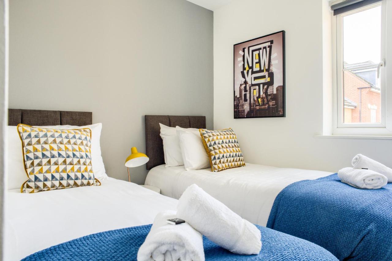 Contemporary House, M6, Cbs Arena - Ricoh, Private Parking, Sleeps 5, By Empower Homes *