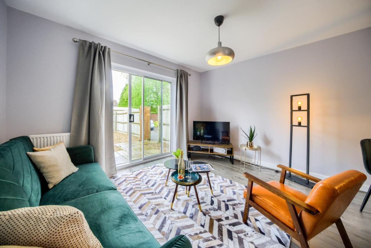 Contemporary House, M6, Cbs Arena - Ricoh, Private Parking, Sleeps 5, By Empower Homes *