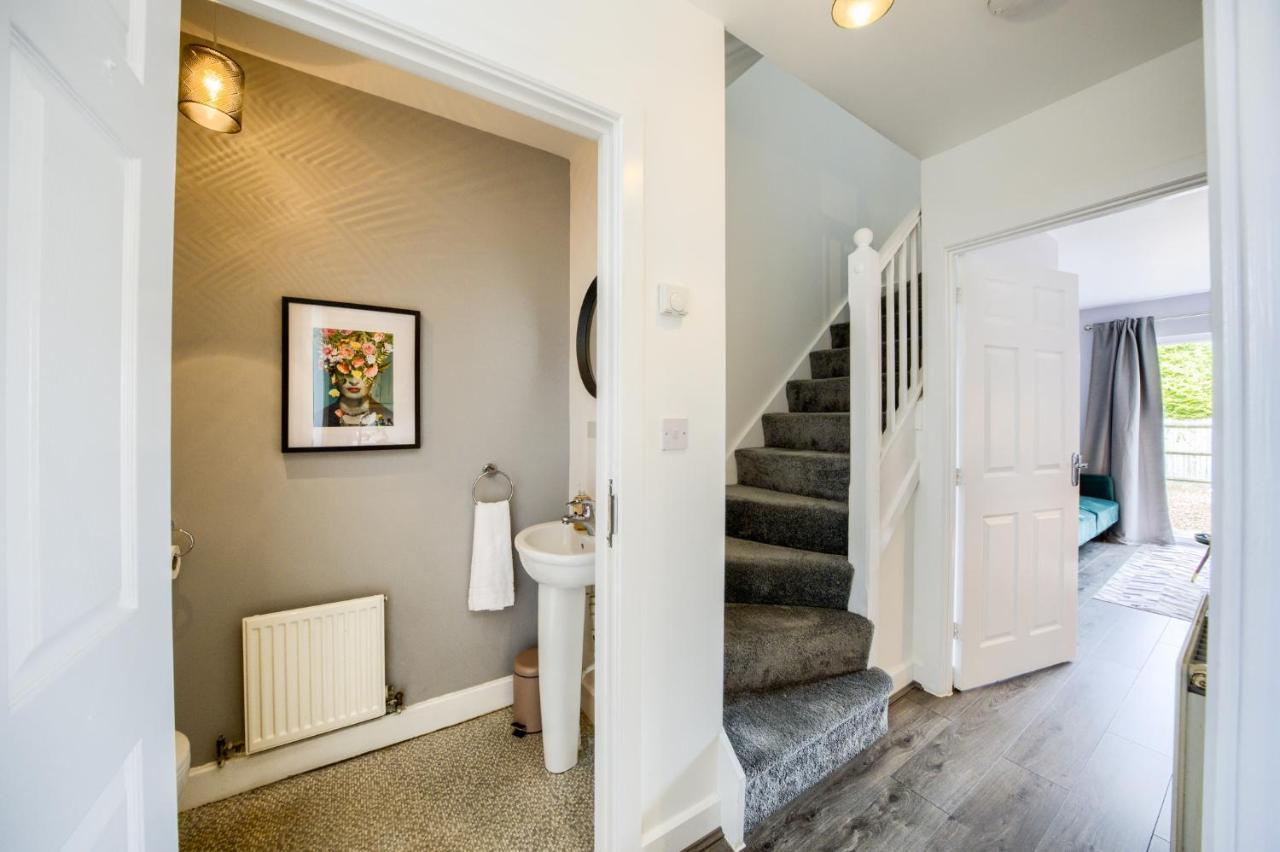 Casa de férias Contemporary House, M6, Cbs Arena - Ricoh, Private Parking, Sleeps 5, By Empower Homes Coventry