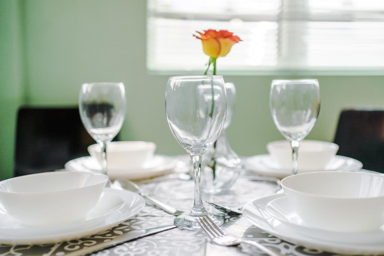 Casa de férias Harley House - Spacious With Free Netflix & Parking By Rocketbnb *