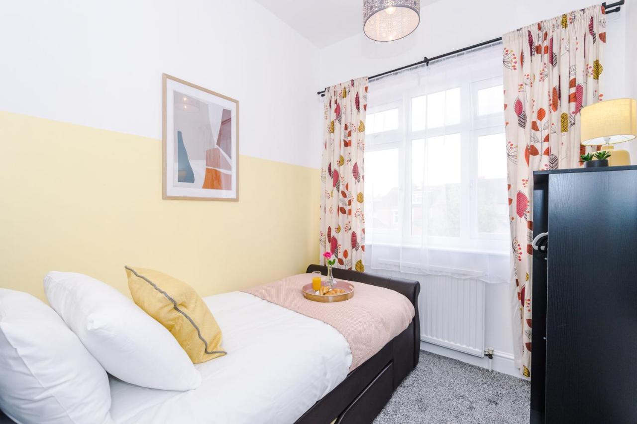 Harley House - Spacious With Free Netflix & Parking By Rocketbnb Casa de férias *