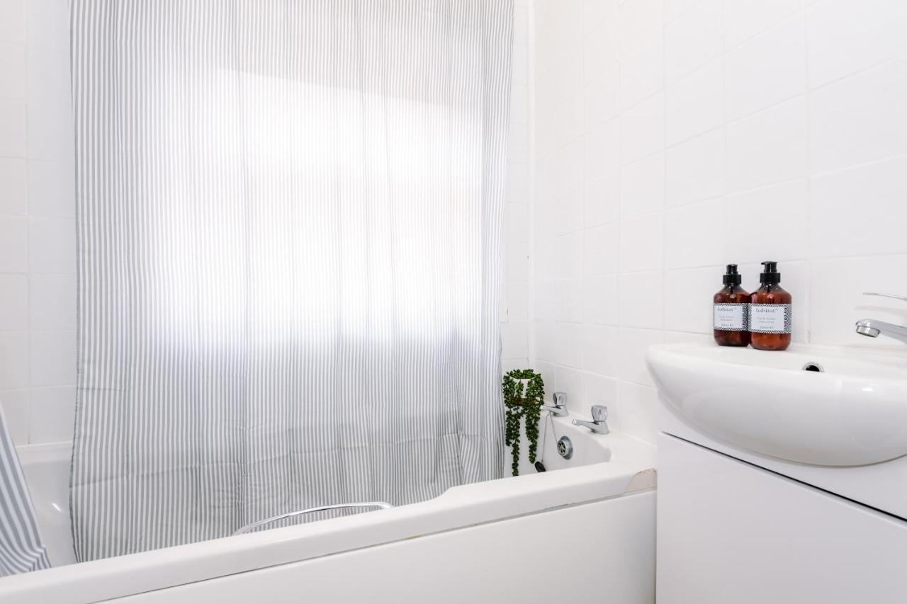 Harley House - Spacious With Free Netflix & Parking By Rocketbnb Coventry
