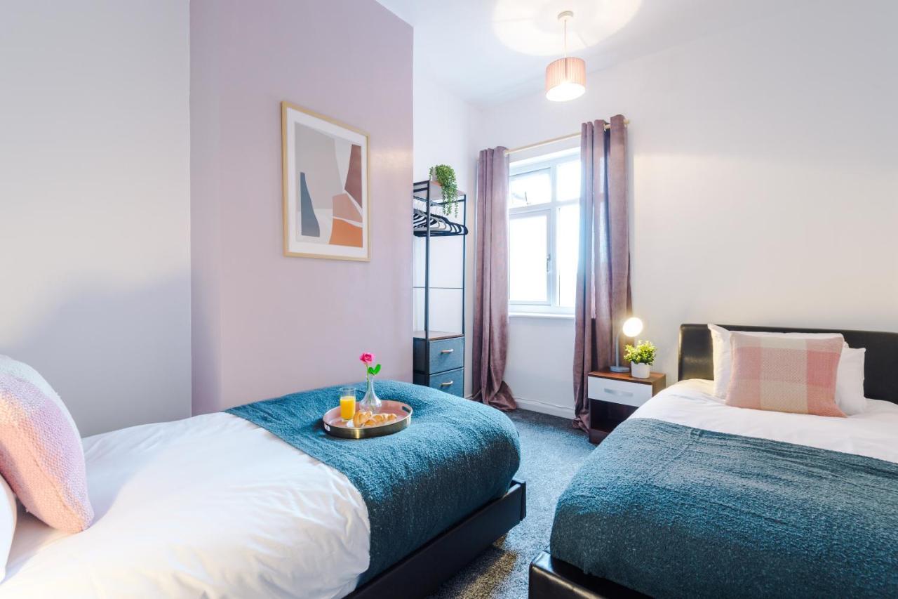 Harley House - Spacious With Free Netflix & Parking By Rocketbnb