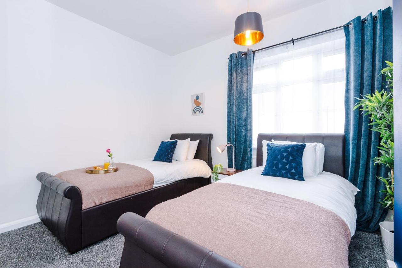 Harley House - Spacious With Free Netflix & Parking By Rocketbnb *