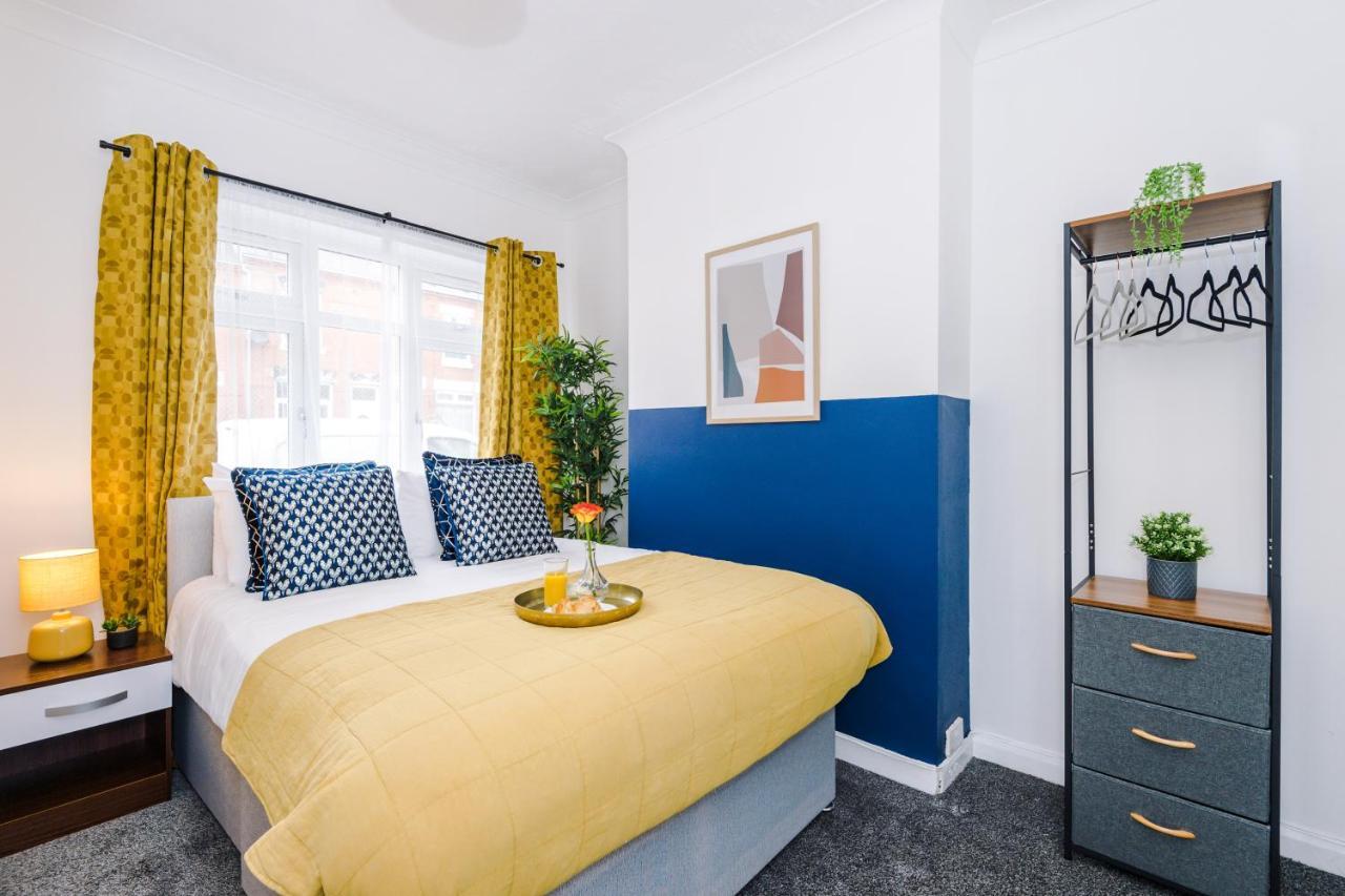 Casa de férias Harley House - Spacious With Free Netflix & Parking By Rocketbnb Coventry