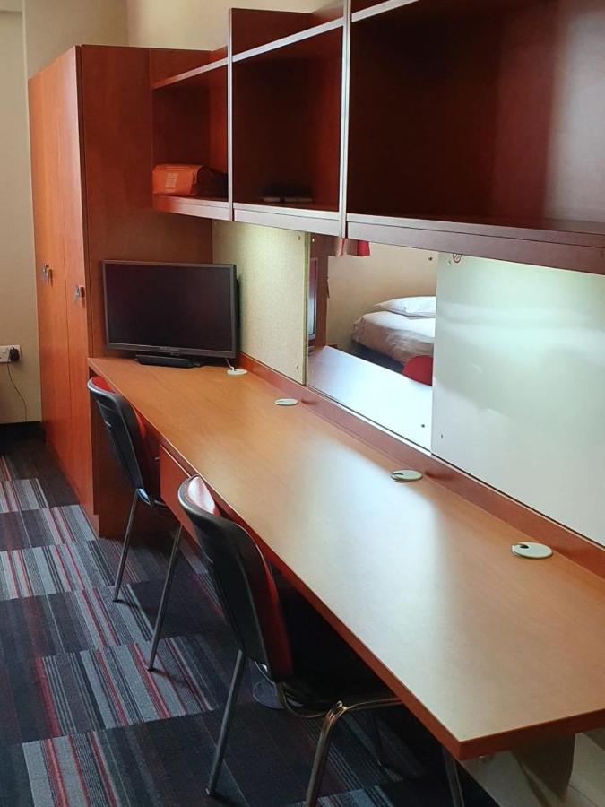 Apartment Modern And Comfy At Corporation Village In