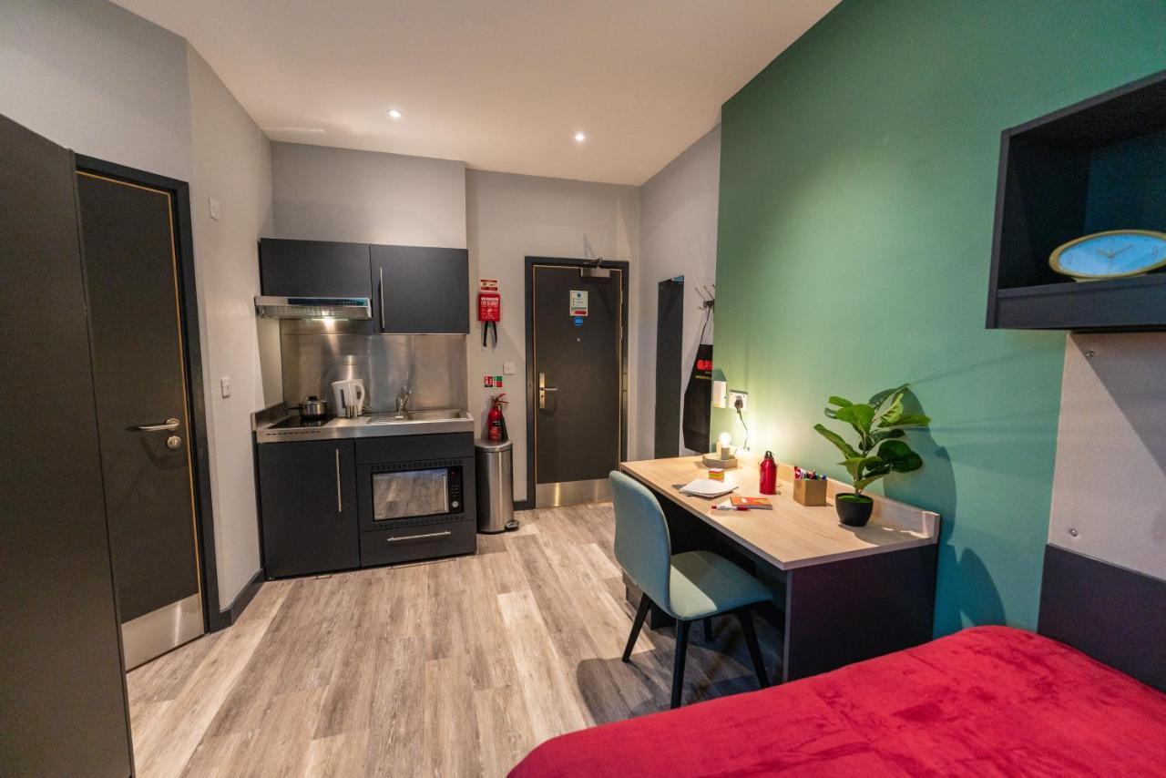 Apartment Modern And Trendy At Sherbourne Village In *