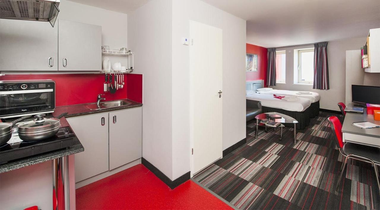 Modern And Comfy At Corporation Village In Apartment